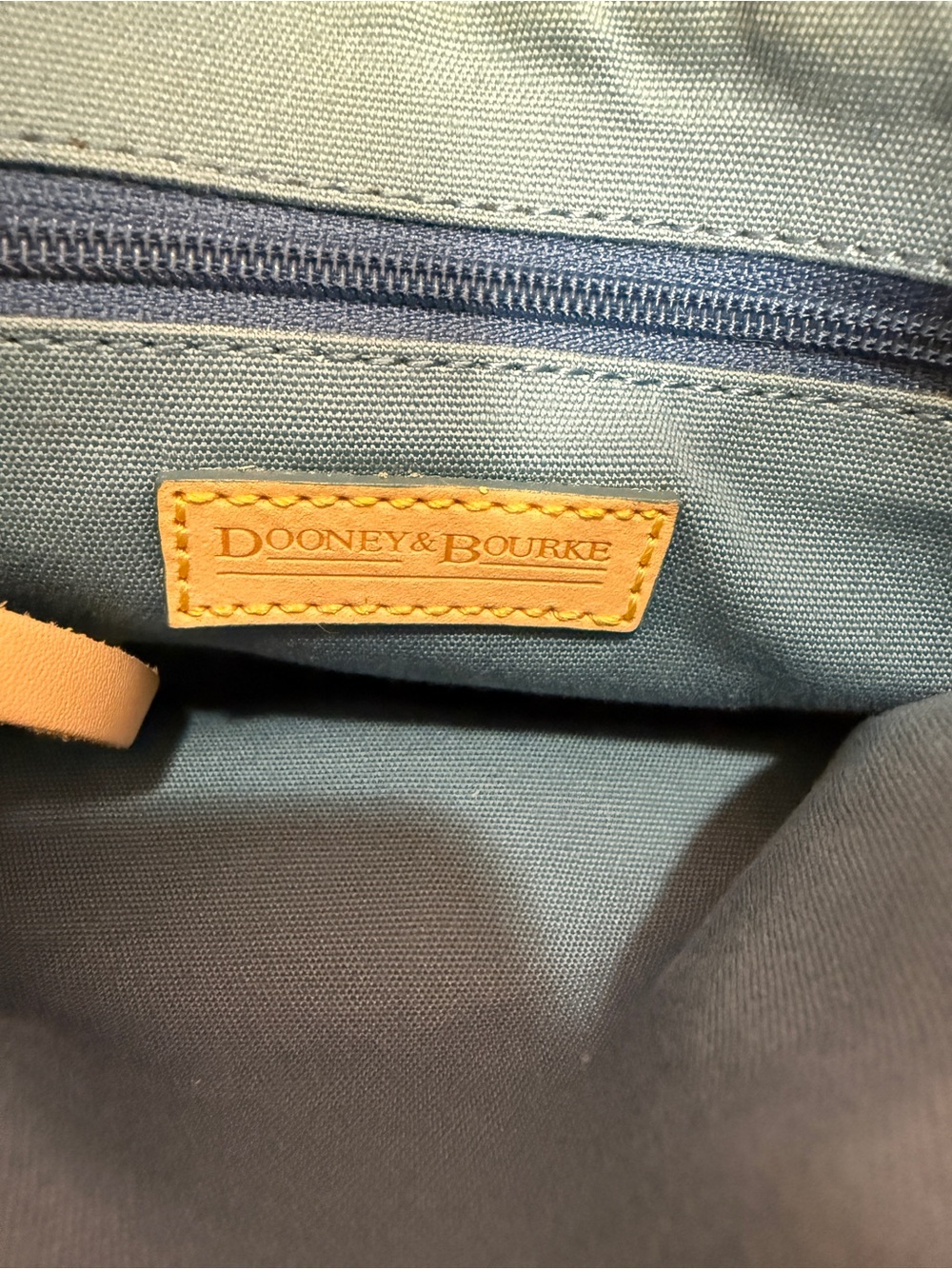 Vintage Dooney & Bourke Cream/Yellow Multi-Heart Shoulder Bag - Picture 4 of 7